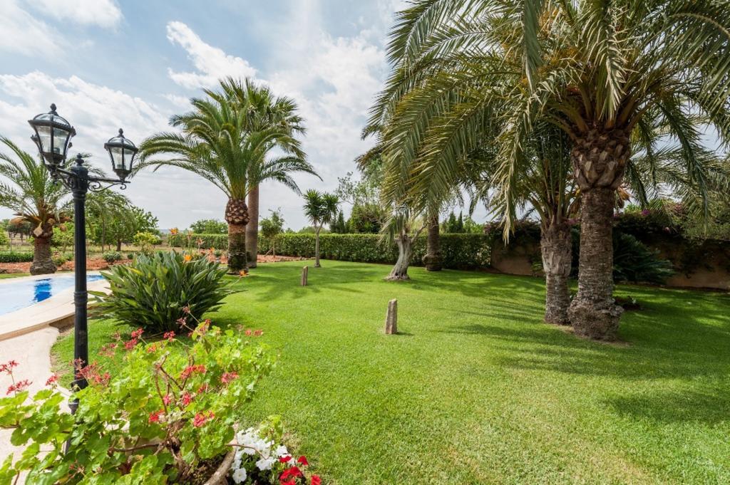 Rovey Villa