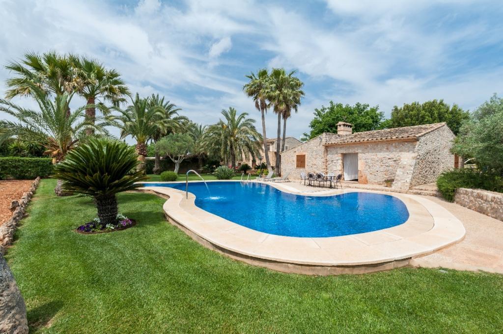 Rovey Villa